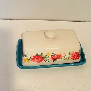 PIONEER WOMAN BUTTER FLORAL RUFFLED  BUTTER DISH WITH KNOB TEAL/WHITE